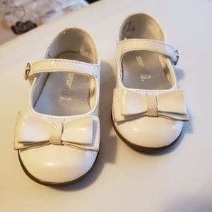 Toddler patent leather shoes
